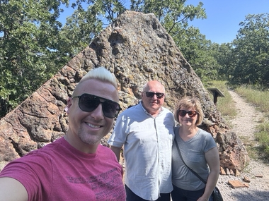 Kelly Forbes with his father and stepmother, Herb and Janelle Forbes. Photo provided.